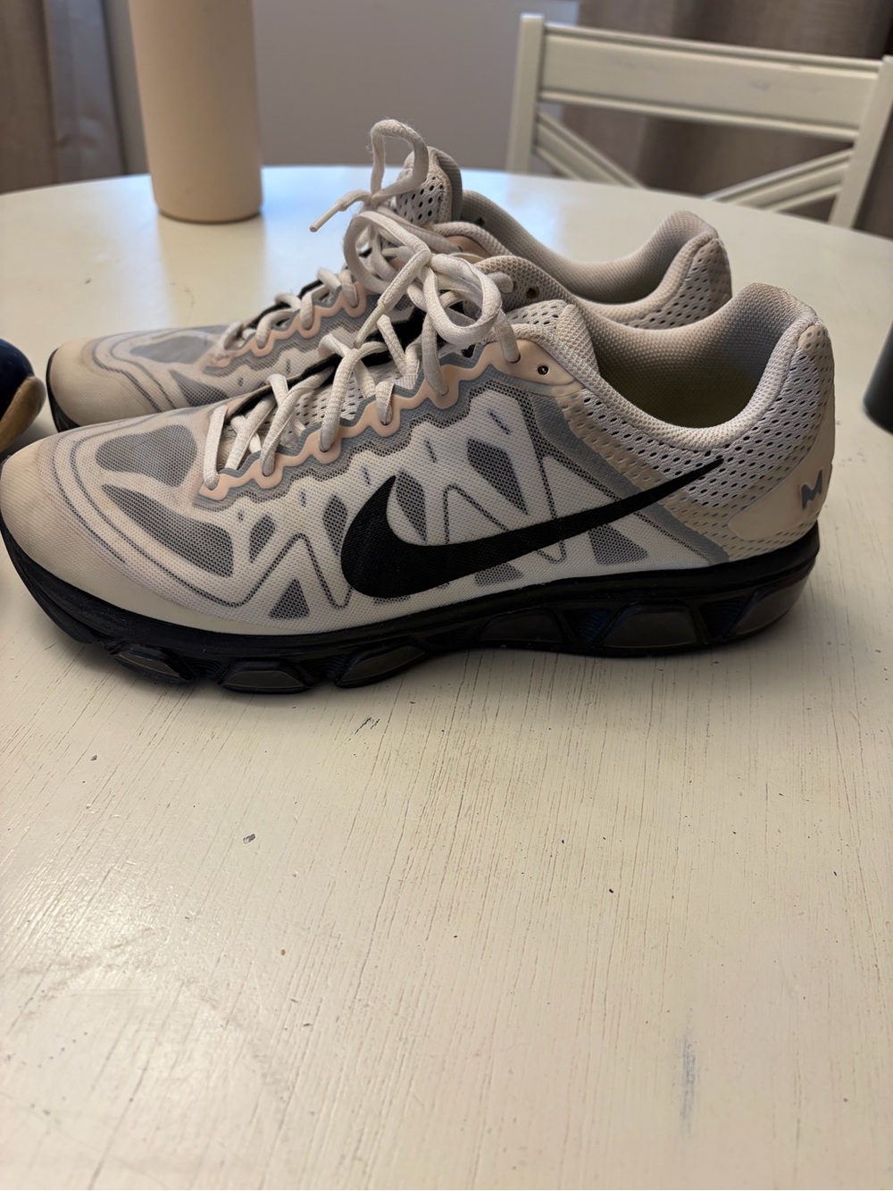 Nike Men's White and Black Running Sneakers Size 11